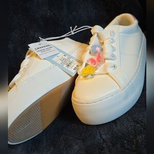 Cat & Jack Cream Kids Sneakers with Fun Charms